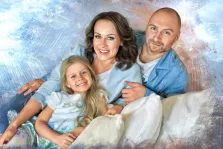 Семейный портрет Под масло из трёх человек: мама, папа и дочка на абстрактном светлом фоне, художник Анна