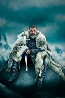 Портрет бородатого мужчины В образе викинга в горах, художник Павел 