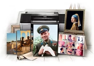 Фото на холсте, репродукция в раме, коллаж и модульная картина с видом Евпатории на фоне плоттера, подрамников, рулонов холста