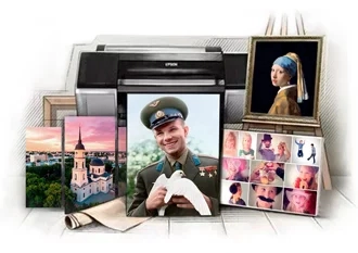 Фото на холсте, репродукция в раме, коллаж и модульная картина с видом Каменска-Уральского на фоне плоттера, подрамников, рулонов холста