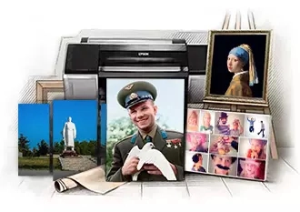 Фото на холсте, репродукция в раме, коллаж и модульная картина с видом Крымска на фоне плоттера, подрамников, рулонов холста