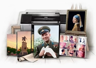 Фото на холсте, репродукция в раме, коллаж и модульная картина с видом Липецка на фоне плоттера, подрамников, рулонов холста