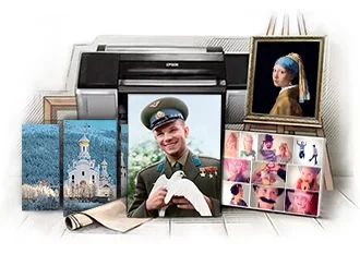 Фото на холсте, репродукция в раме, коллаж и модульная картина с видом Мончегорска на фоне плоттера, подрамников, рулонов холста