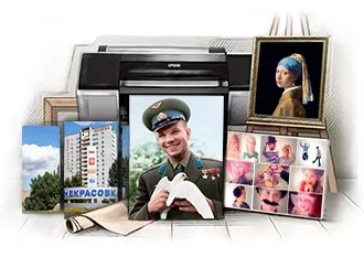 Фото на холсте, репродукция в раме, коллаж и модульная картина с видом Некрасовки на фоне плоттера, подрамников, рулонов холста