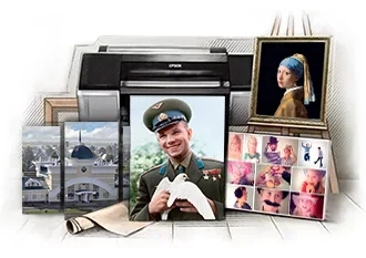 Фото на холсте, репродукция в раме, коллаж и модульная картина с видом Новоалтайска на фоне плоттера, подрамников, рулонов холста