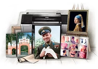 Фото на холсте, репродукция в раме, коллаж и модульная картина с видом Острогожска на фоне плоттера, подрамников, рулонов холста