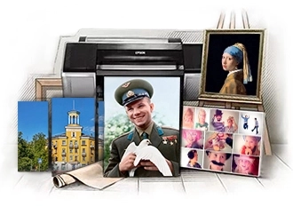 Фото на холсте, репродукция в раме, коллаж и модульная картина с видом Сарова на фоне плоттера, подрамников, рулонов холста