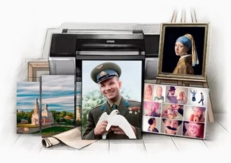 Фото на холсте, репродукция в раме, коллаж и модульная картина с видом Серпухова на фоне плоттера, подрамников, рулонов холста