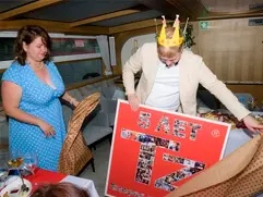 Корпоративный фотоколлаж с логотипом компании, напечатанный на холсте